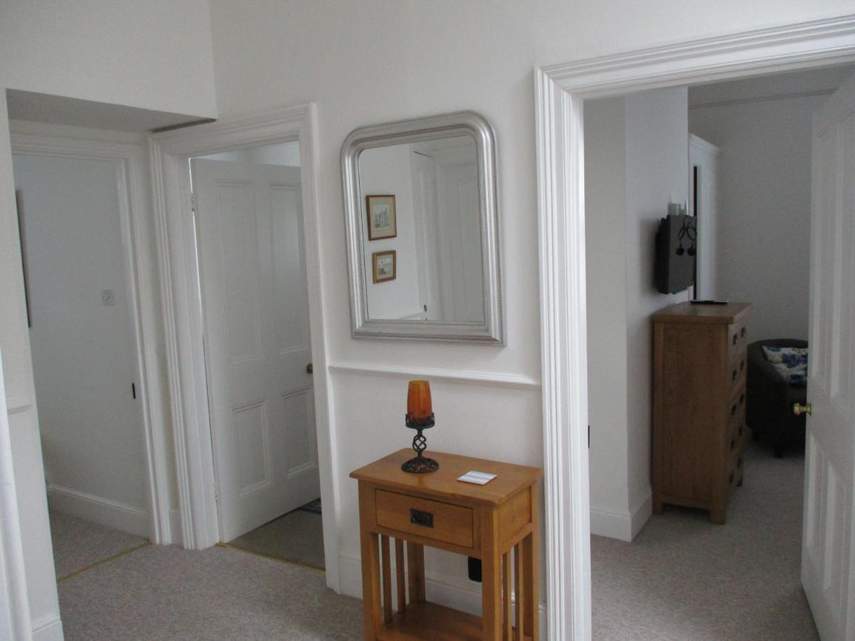Lovely Spacious 3 Bedded First Floor Apartment Ryde  Bagian luar foto