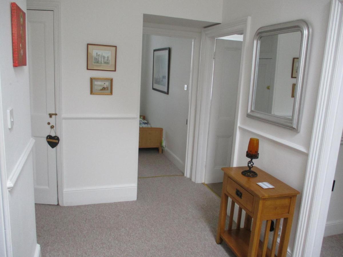 Lovely Spacious 3 Bedded First Floor Apartment Ryde  Bagian luar foto