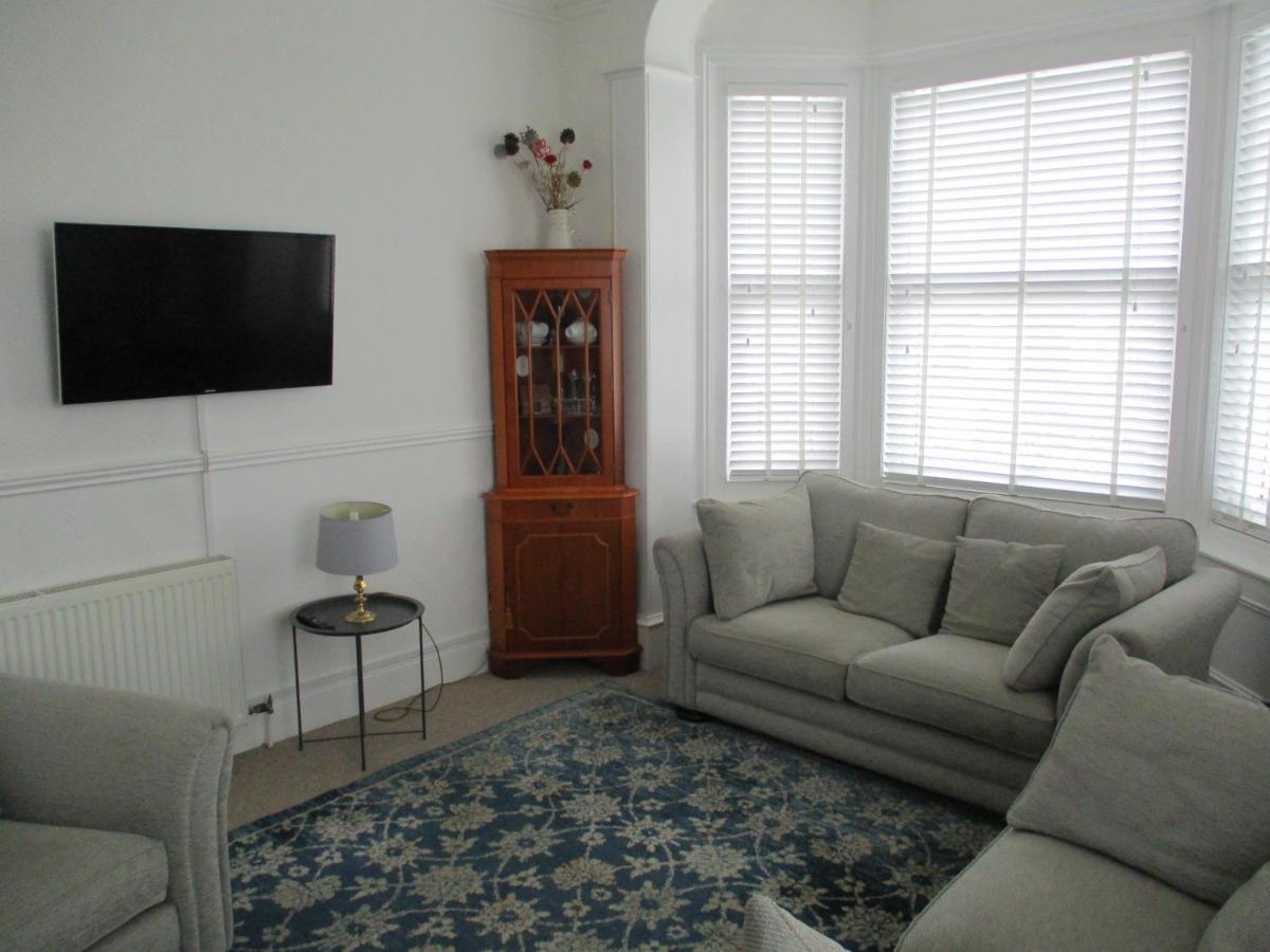 Lovely Spacious 3 Bedded First Floor Apartment Ryde  Bagian luar foto