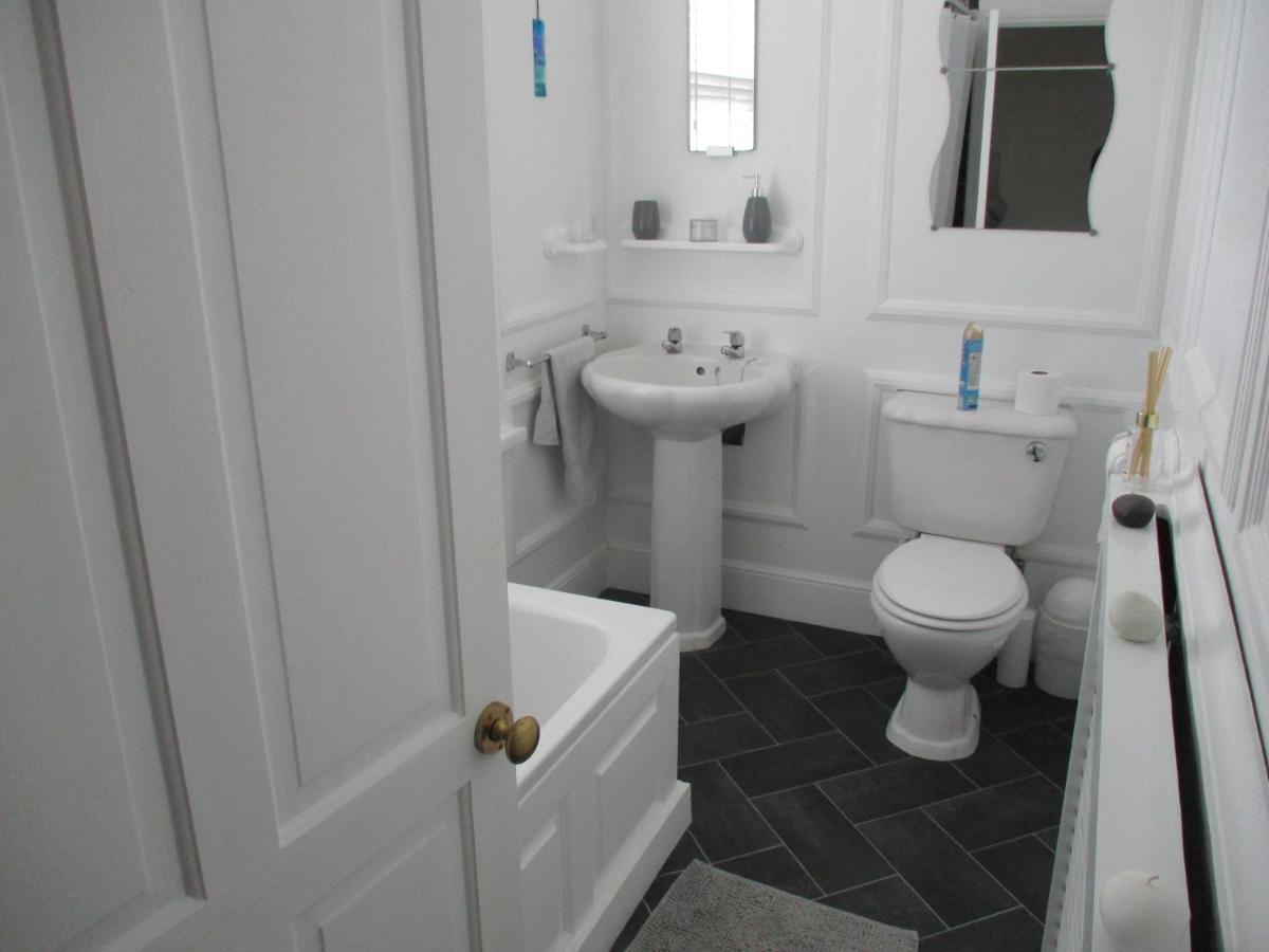 Lovely Spacious 3 Bedded First Floor Apartment Ryde  Bagian luar foto